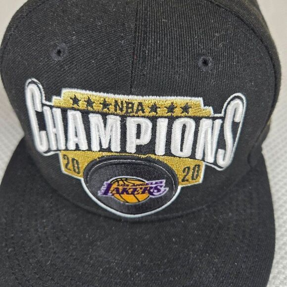 Los Angeles Lakers NBA 2020 Champions Black Adjustable Snapback Hat New Era - Picture 2 of 7